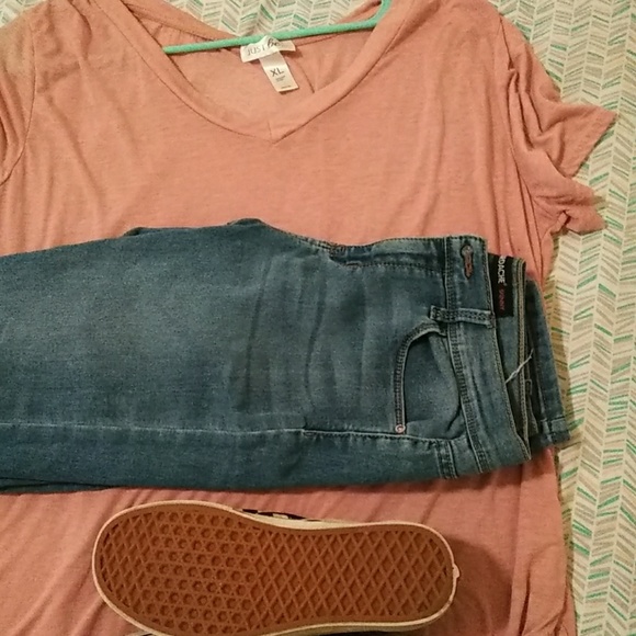 Clothing - Picture 4 of 4